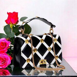 Elegant Black and White Diamond Print Shoulderbag w Gold Studs